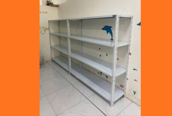 cửa hàng kệ sắt